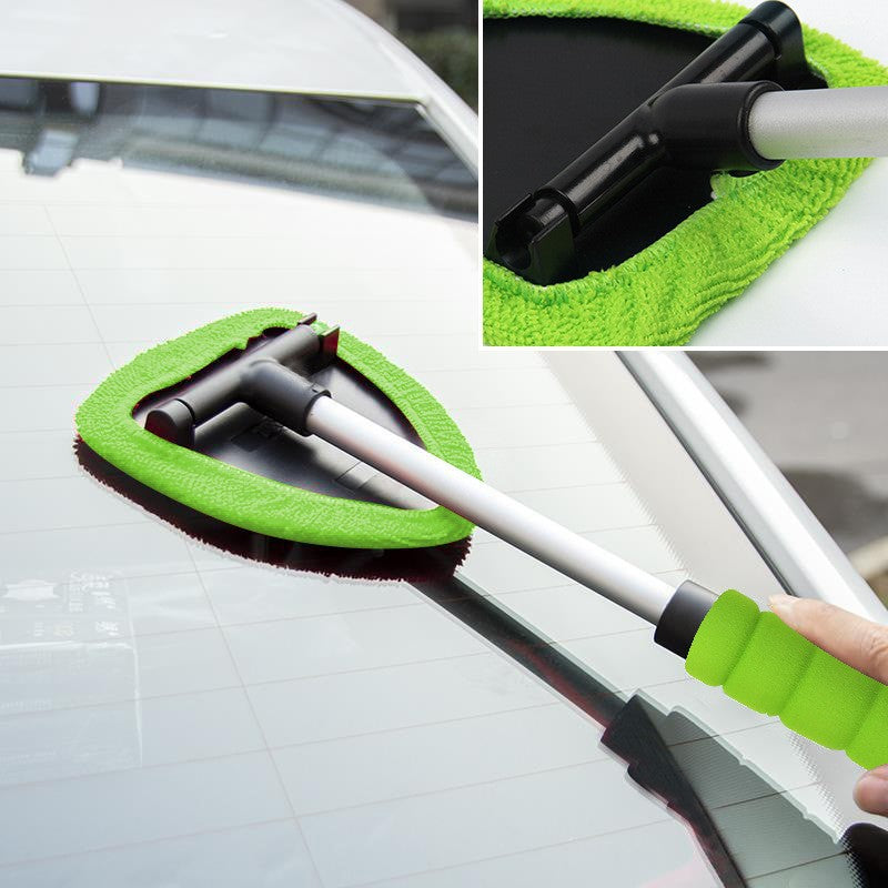 Nettoyage de l'intérieur du pare-brise avec le kit anti-buée